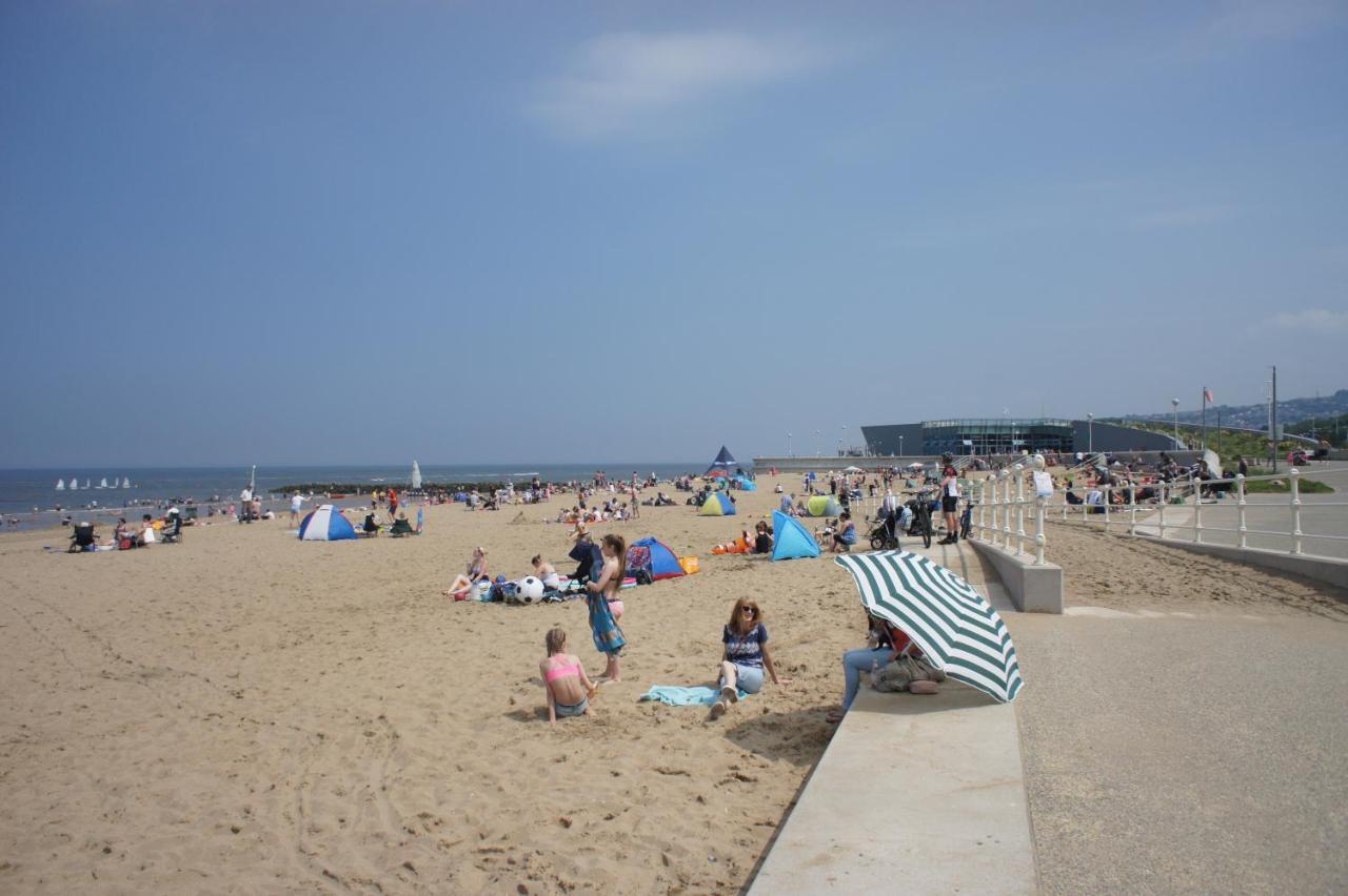 Two Bedroom Holiday Apartment Colwyn Bay Kültér fotó